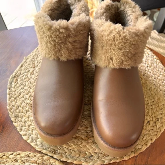 UGG Tan Shearling Winter Boots - Picture 4 of 8